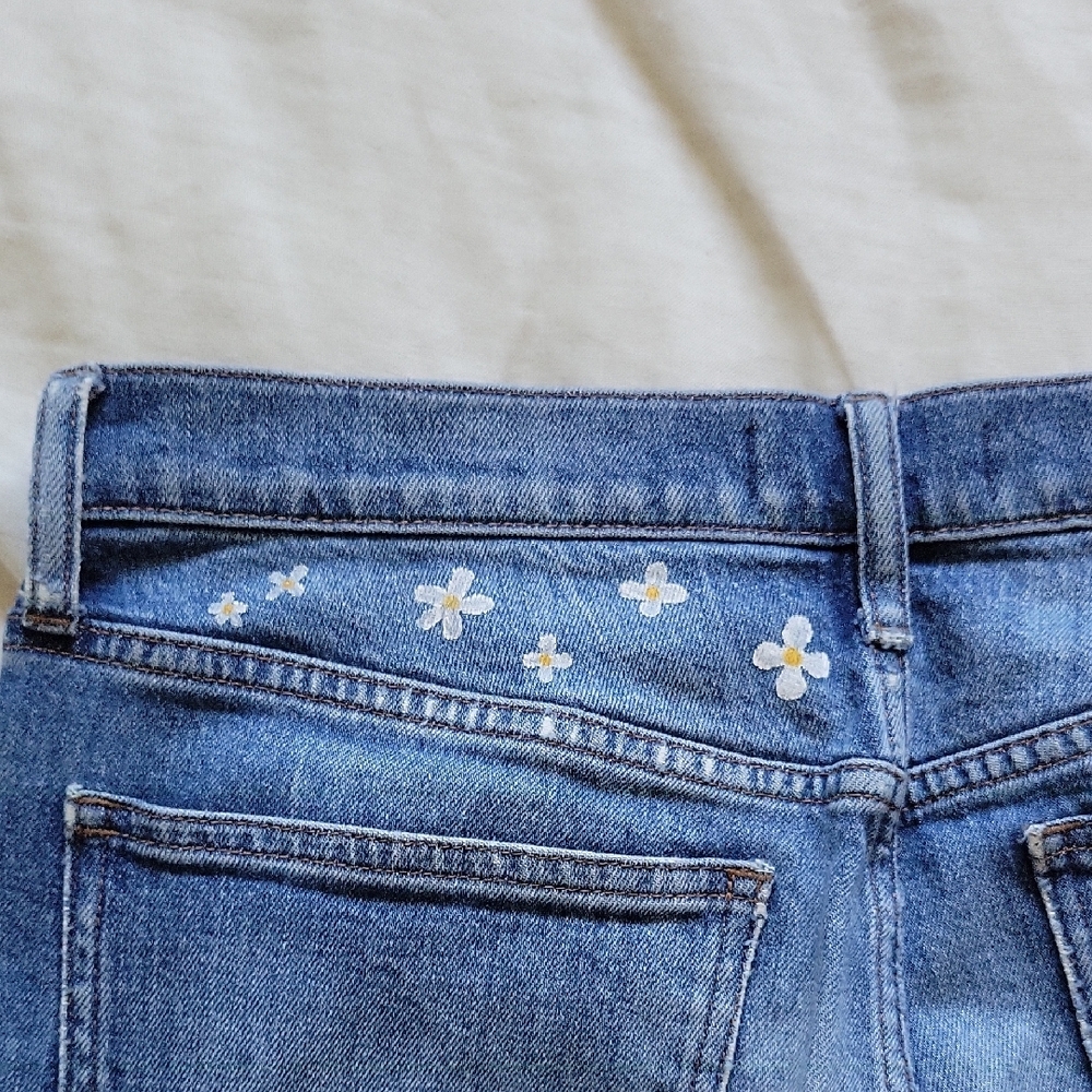 Madewell Floral Detail Distressed Cropped Blue Jeans
